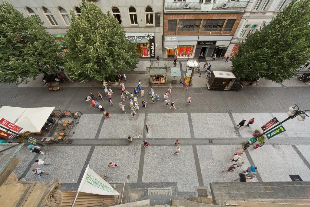 Merchants Crown Suites And Spa Praga Exterior foto The square in 2011