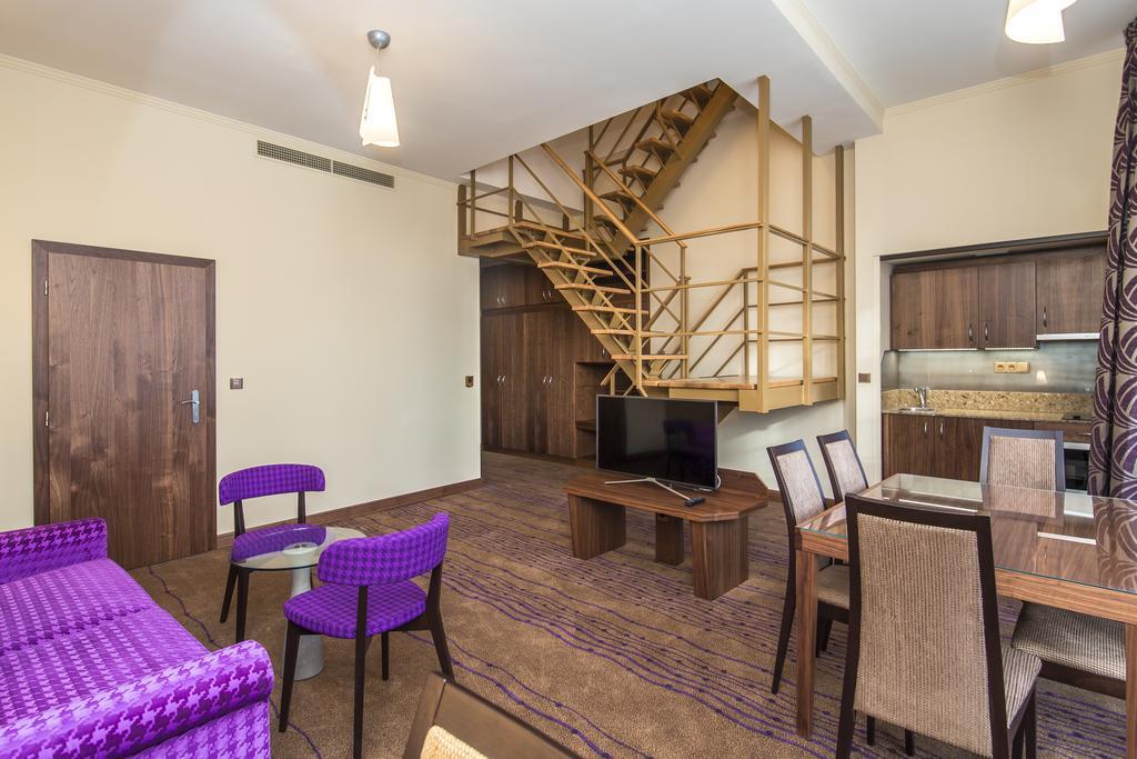 Merchants Crown Suites And Spa Praga Exterior foto A typical apartment