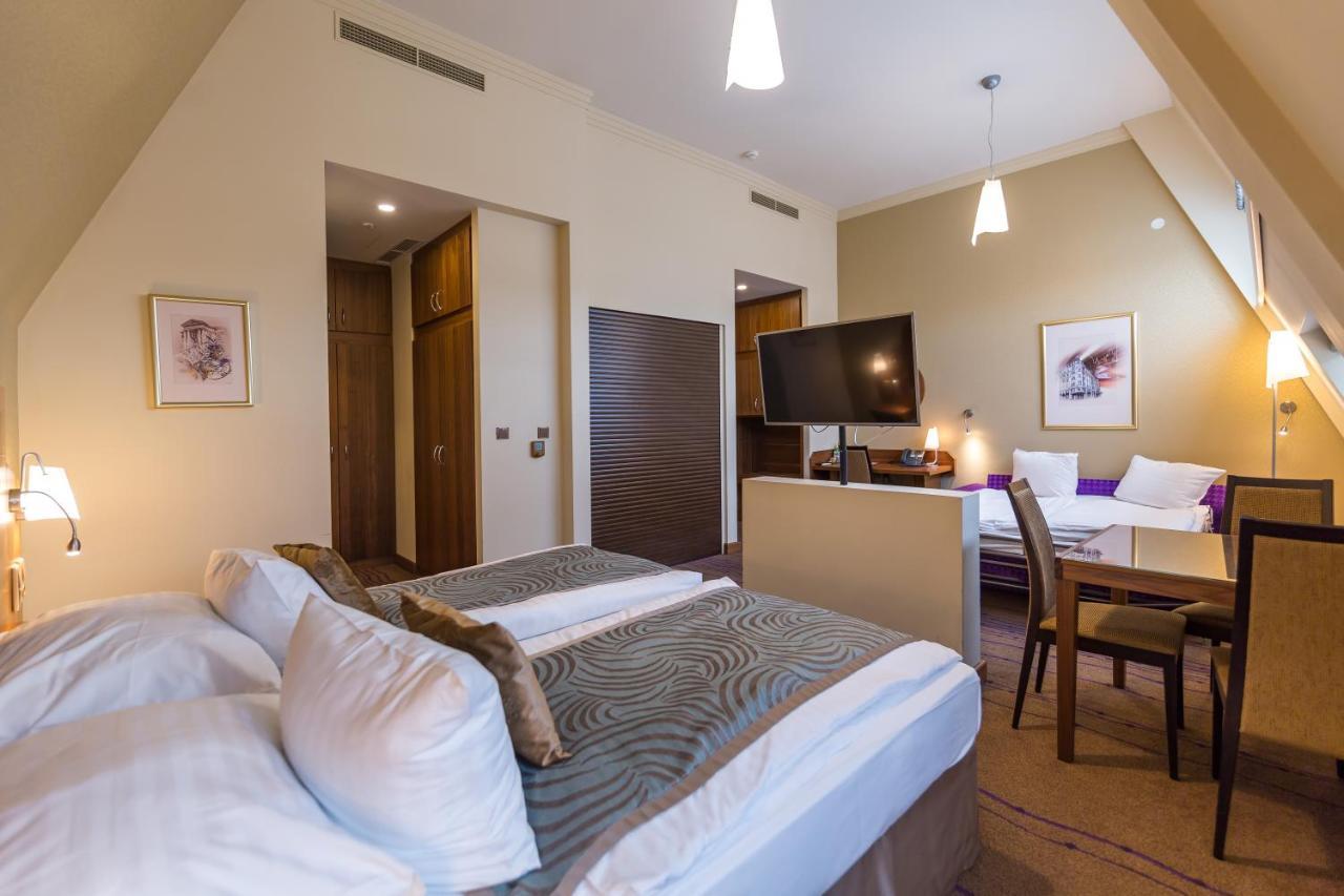 Merchants Crown Suites And Spa Praga Exterior foto Suite